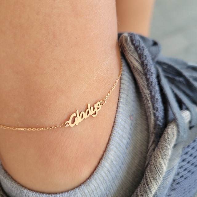 Anklet with sneakers — how to wear ankle bracelet with low-top shoes