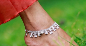 What Does an Anklet Signify? Meaning Across Cultures, Fashion, and Personal Style